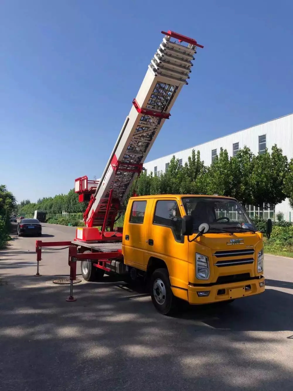 连城县附近的云梯车出租服务：轻松解决高空作业需求